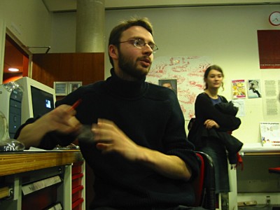 Nous discutons avec un étudiant de 4e année qui semble bien se débrouiller. Nicholas lui donne rendez-vous demain à Spill