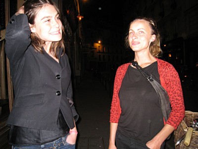 Dernières discussions sur le trottoir
