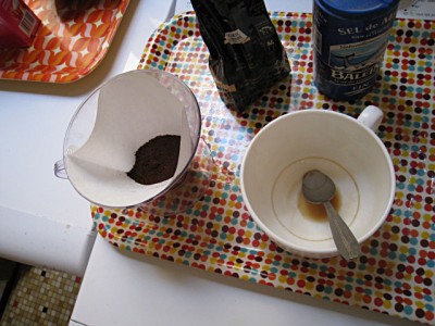 Je me prépare du café