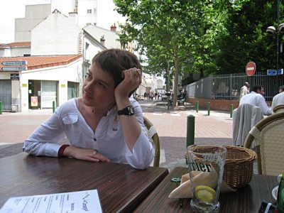 Nous nous installons en terrasse