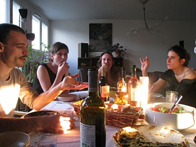 Nous nous installons pour manger