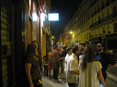 Tout le monde est dehors