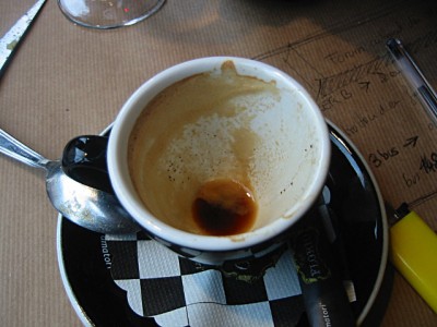 Je bois un café