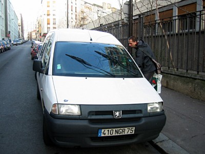 Edouard a emprunté la camionnette de son frère