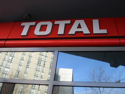 Edouard passe vérifier chez Total au cas où M. T aurait confondu