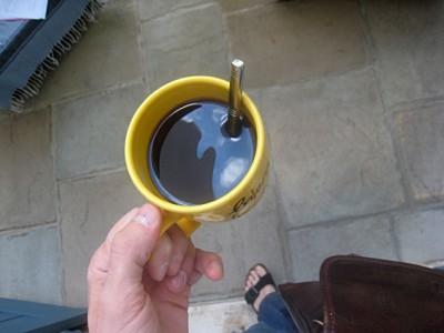 Je bois un café