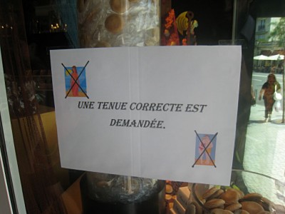 Une tenue correcte est demandée