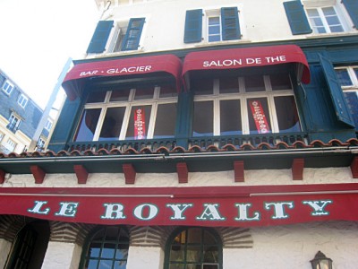 Nous allons boire un verre au Royalty