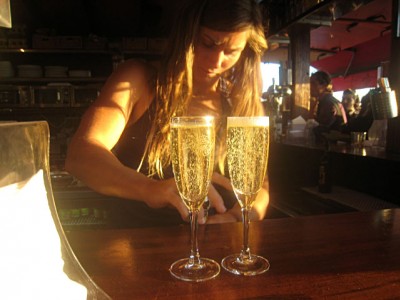 Nous commandons du champagne
