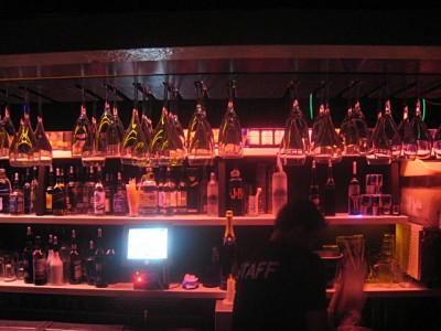 Je retourne au bar