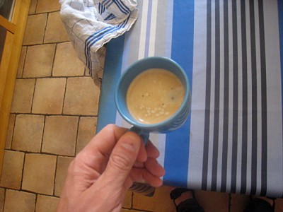 Je bois un café