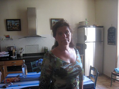 Frédérique a besoin de pain. Je me propose d'aller en acheter