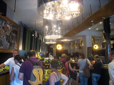 A l'intérieur de la boutique