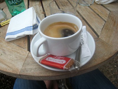 Je bois un café