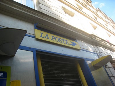 Je vais à la poste