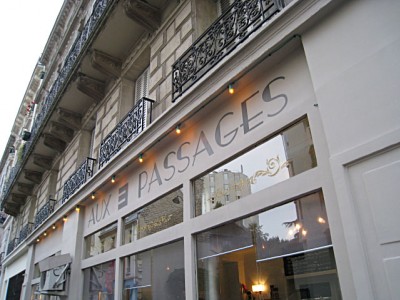 Nous sortons dîner Aux 3 Passages