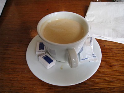 Je bois un café