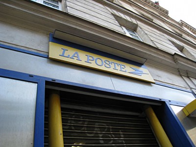 Je vais à la poste