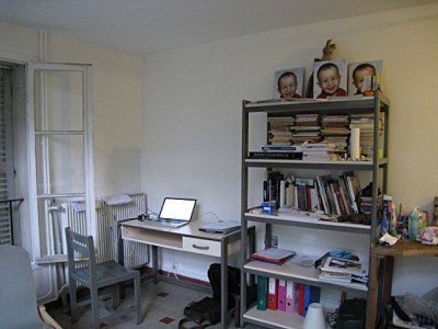 J'arrive dans l'appartement provisoire d'Edouard