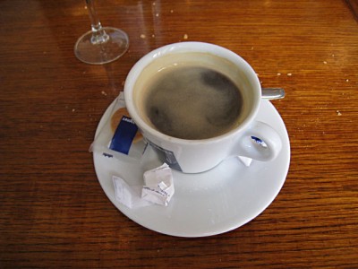 Je bois un café