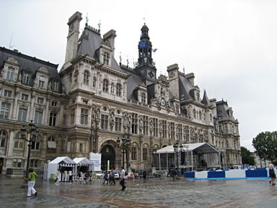 Je vais à l'Hôtel de Ville