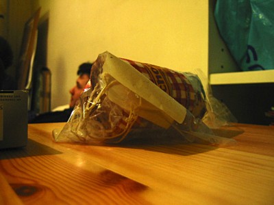 Je mange du saucisson