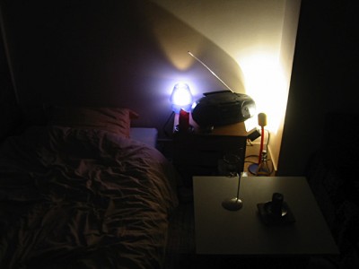Julie s'est installée chez E B. Je visite sa chambre