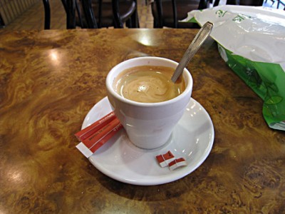 Je bois un café