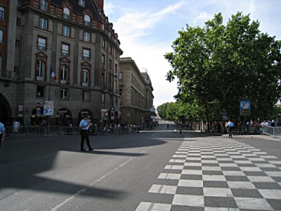 Le tour est enfin passé. Le passage est libre