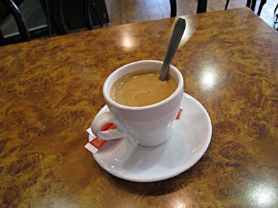 Je bois un café