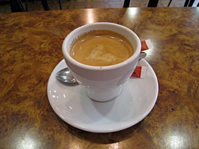 Je bois un café