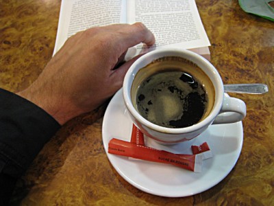 Je bois un café