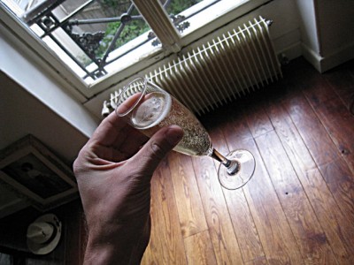 Nous buvons le champagne