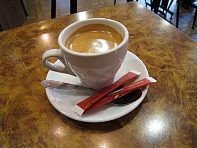 Je bois un café