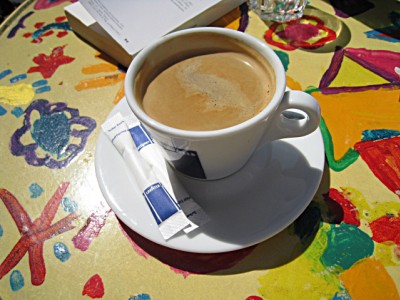 Je bois un café