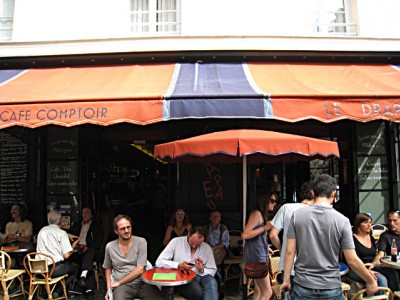 Nous allons au café Comptoir