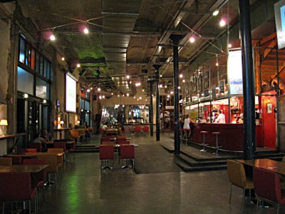 L'interieur du bar du Lieu Unique