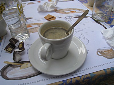 Je bois un café