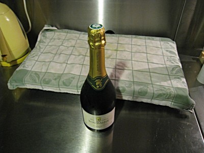 Je débouche du vin