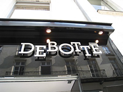 La boutique s'appelle Debotté