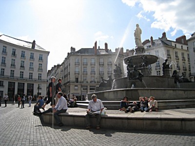 Je m'installe face à la fontaine