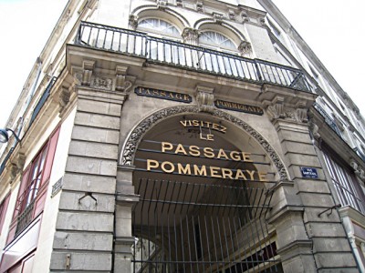 Nous allons au Passage Pomeraye