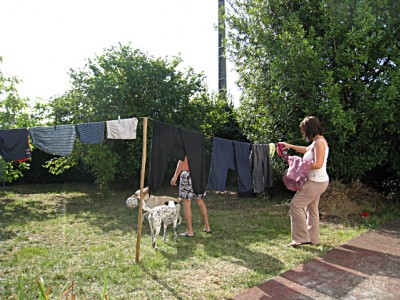 Stella étend son linge