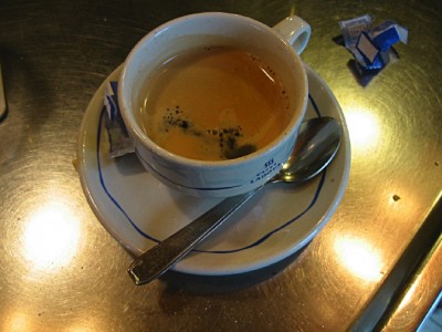Je bois un café