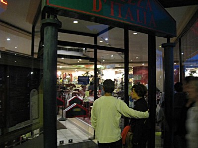 Nous allons dîner dans un restaurant italien