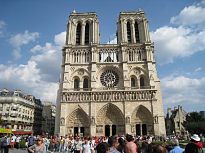 Nous allons à Notre Dame. Nous faisons la queue