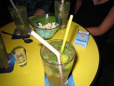 Je bois un autre mojito