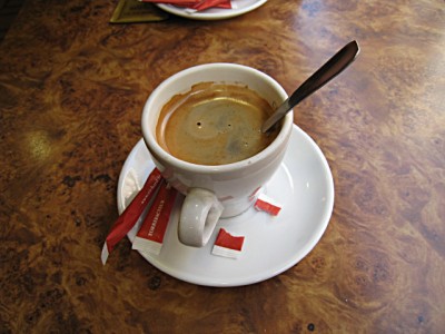 Je bois un café