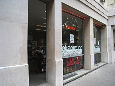Nous allons à la librairie de la Maison Rouge
