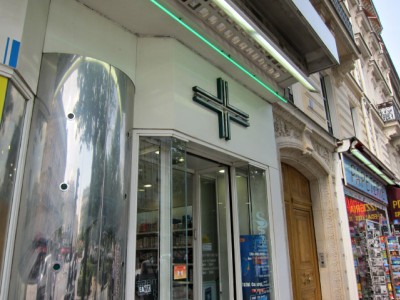 Je vais à la pharmacie